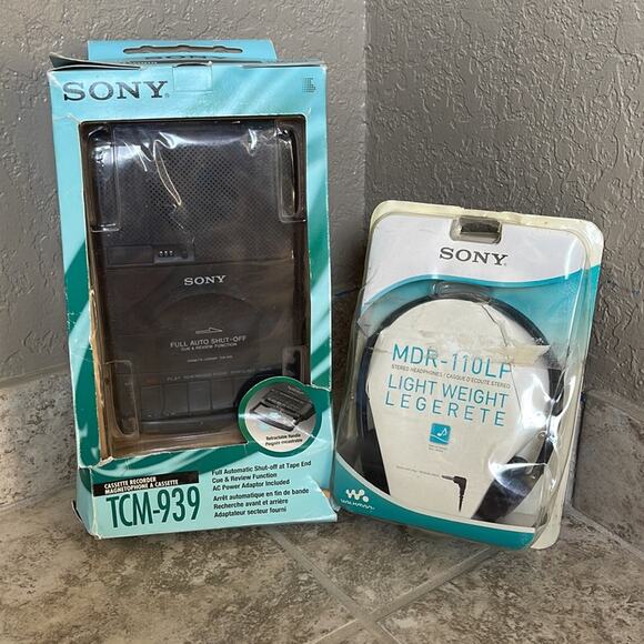 Vintage Sony TCM-939 Portable Cassette Recorder Rare STILL NEW in Original Box - Picture 8 of 9